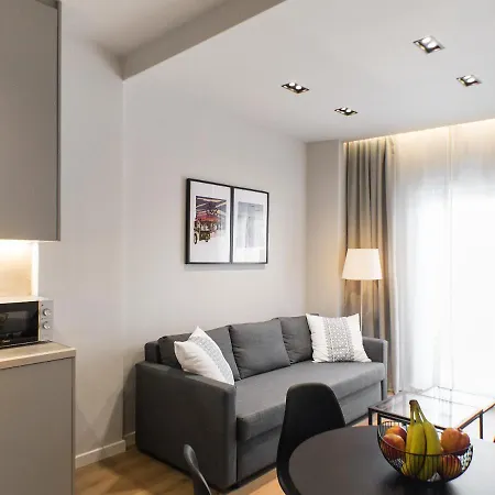Stylish And Renovated Retreat In Thessaloniki: Cozy At Ioulianou 33 * סלוניקי
