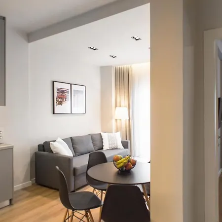 Stylish And Renovated Retreat In Thessaloniki: Cozy At Ioulianou 33 Thessaloniki