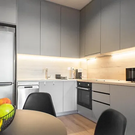 Apartment Stylish And Renovated Retreat In Thessaloniki: Cozy At Ioulianou 33 *