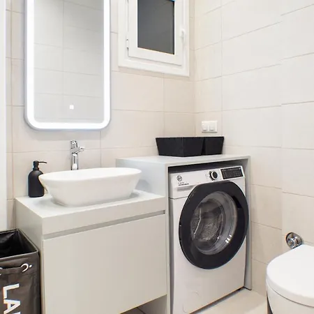 Apartment Stylish And Renovated Retreat In Thessaloniki: Cozy At Ioulianou 33 *